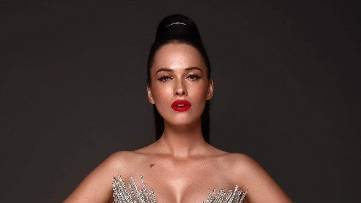 Зваблива Даша Астаф'єва завела мережу пікантною фотосесією у відвертому образі