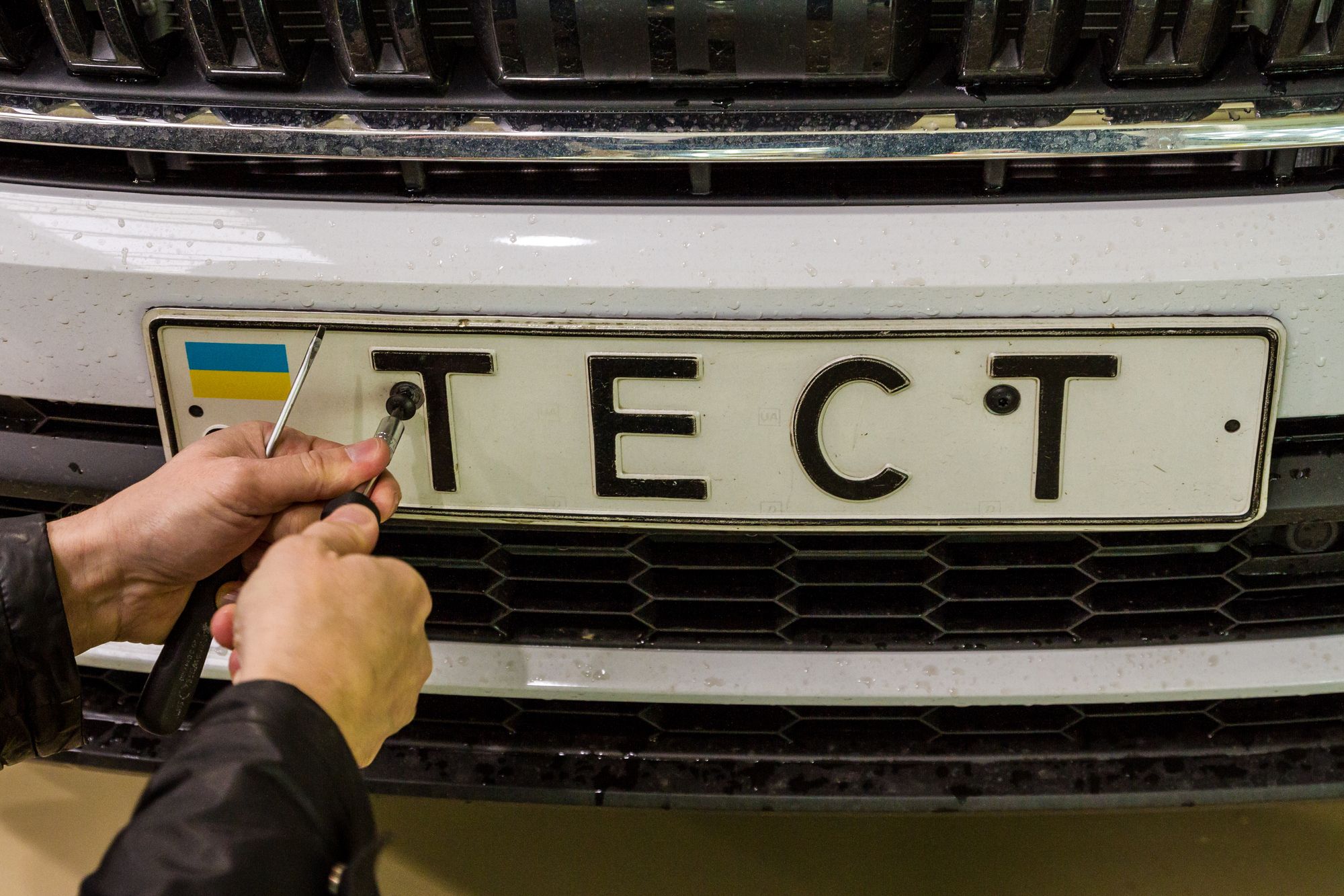 Український водій оригінально замаскував номер авто від камер автофіксації: фотофакт - фото 1