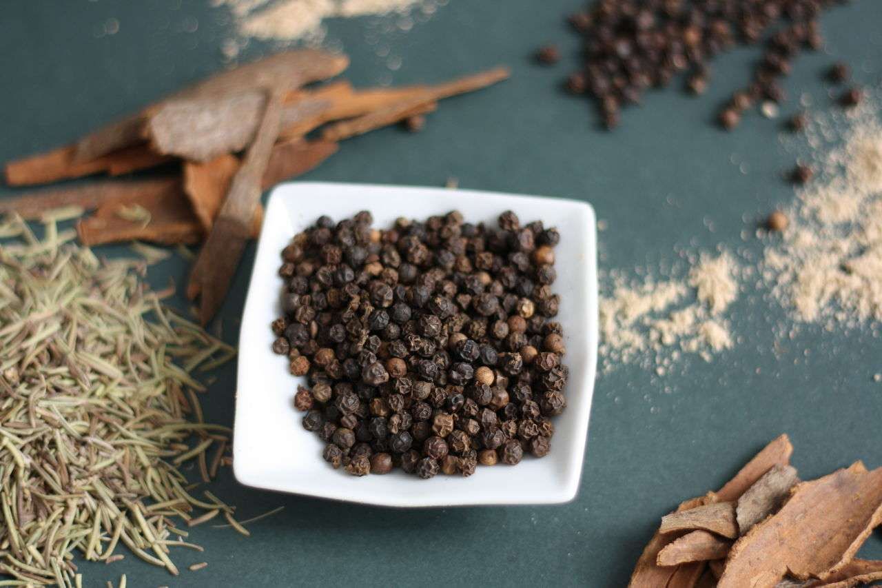 Названі цілющі властивості чорного перцю