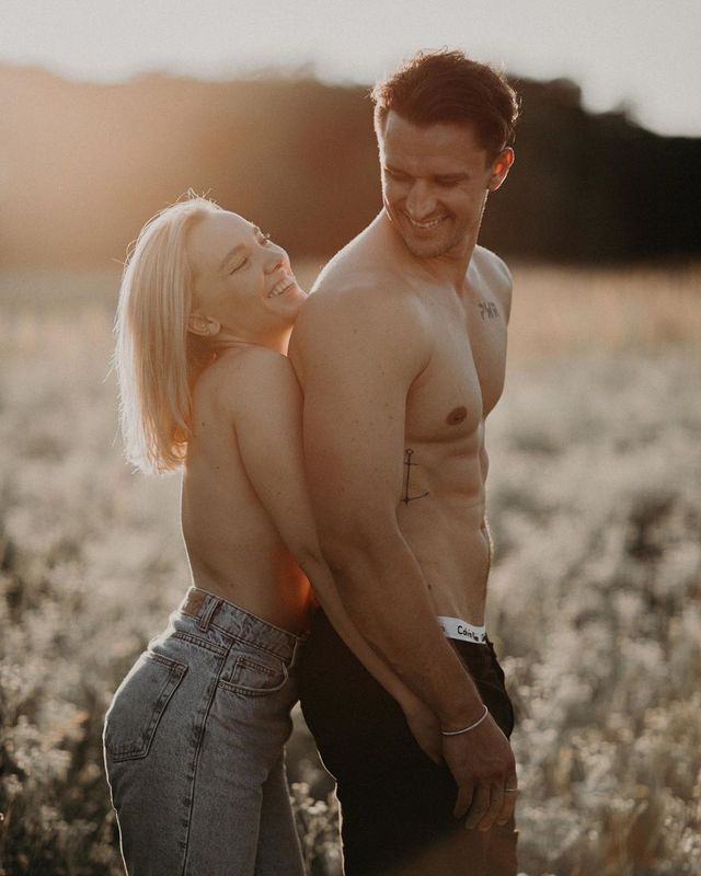 Тарас Цимбалюк знявся у відвертій фотосесії з коханою - фото 412695