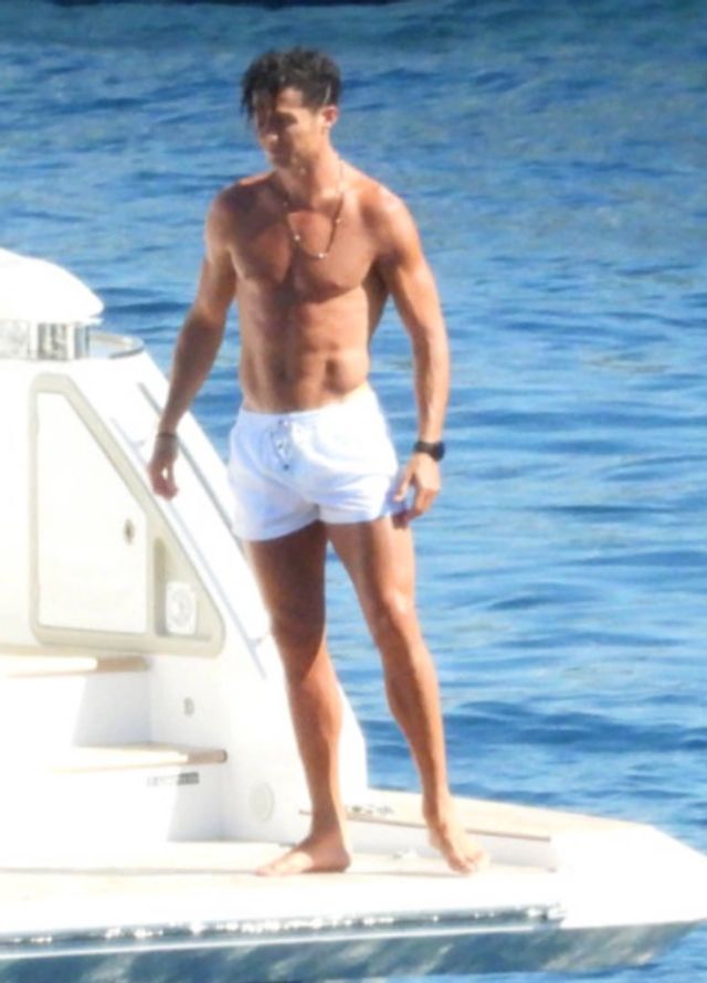 Як Кріштіану Роналду релаксував за 33 тисячі євро: у мережу злили фото гарячого вікенду - фото 412821