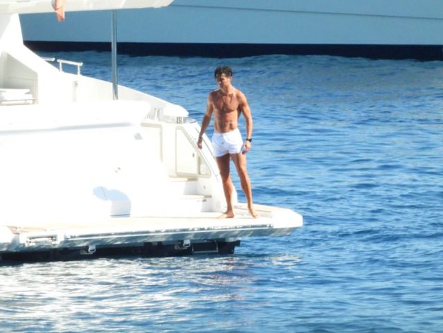 Як Кріштіану Роналду релаксував за 33 тисячі євро: у мережу злили фото гарячого вікенду - фото 412825