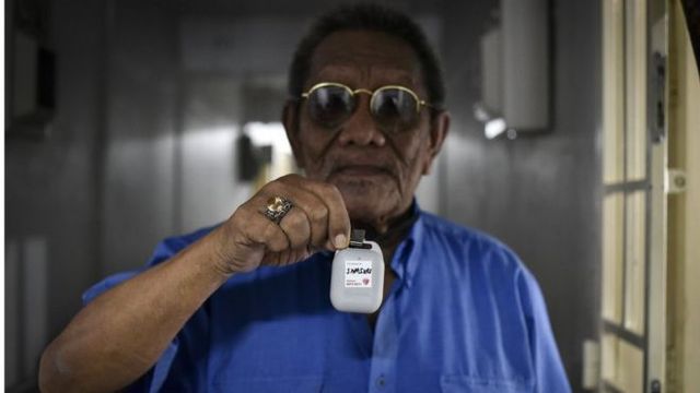 У Сінгапурі роздають Bluetooth-пристрої для відстежування COVID-19 - фото 412834