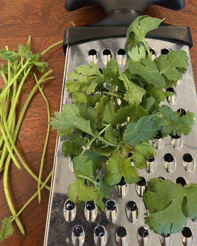 Домашні МакНагетси й алкогольний десерт: чи працюють кухонні відеолайфхаки з TikTok - фото 413023