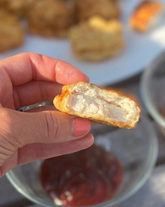 Домашні МакНагетси й алкогольний десерт: чи працюють кухонні відеолайфхаки з TikTok - фото 413062