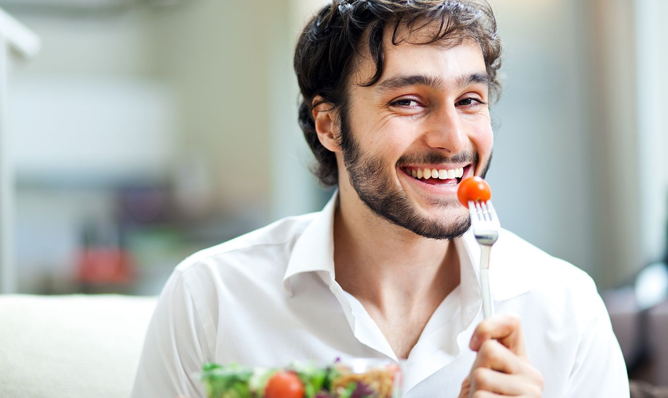 Чому не можна чистити зуби одразу після сніданку