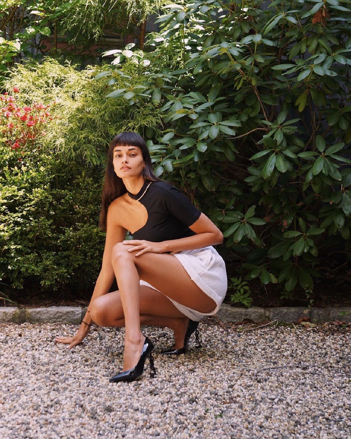 Жизель Олівейра у костюмі без білизни - фото 1