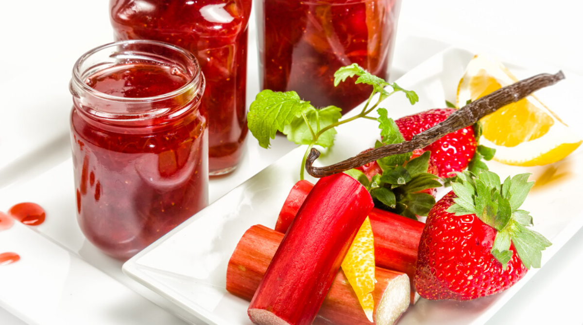 Варення з ревеню: як приготувати смачні закрутки на зиму