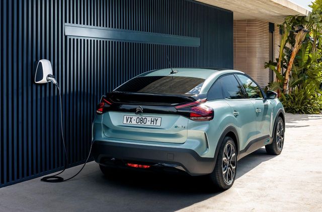 Водій відчує себе Аладдіном: нові деталі про кросовер Citroen C4 - фото 413341