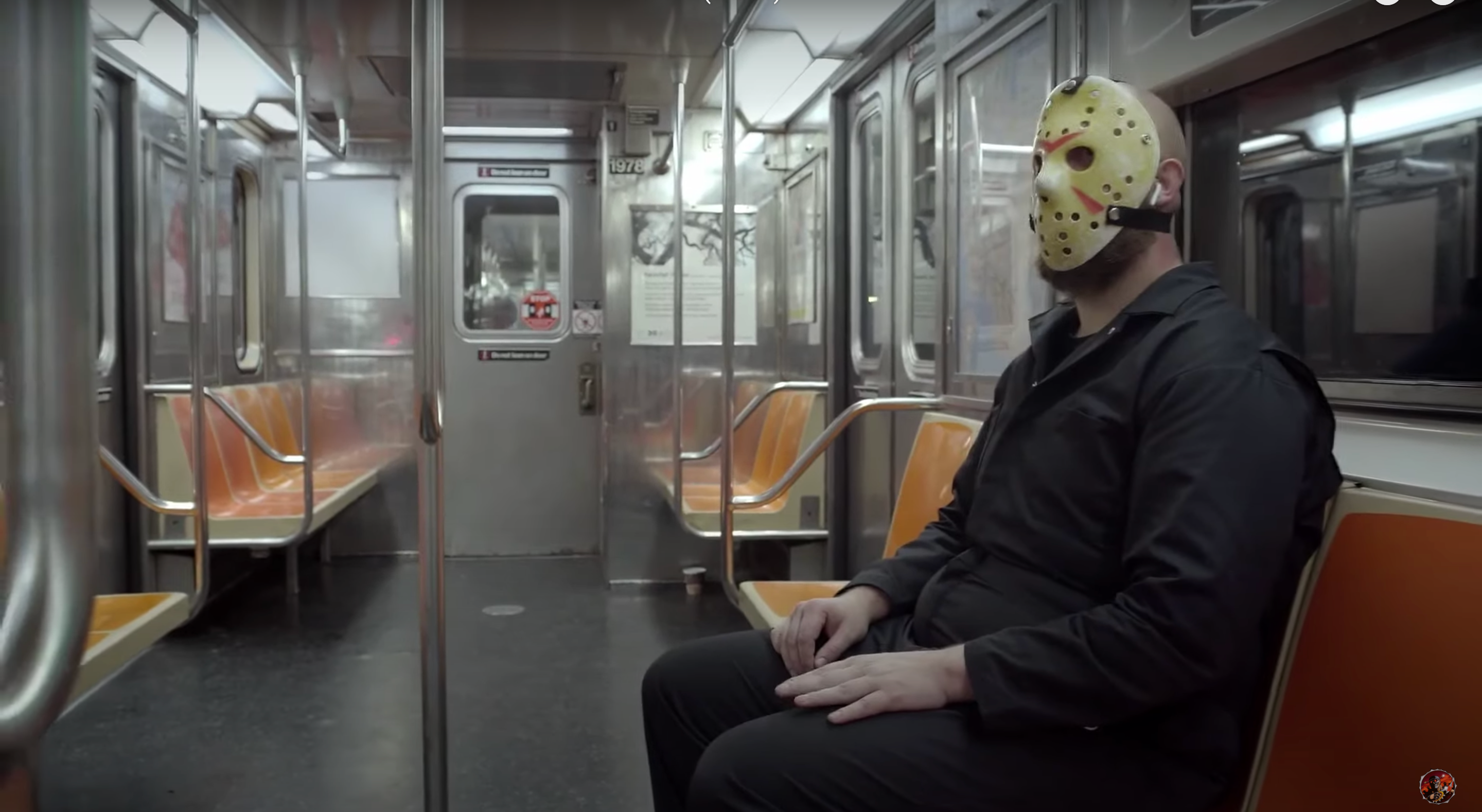 Джейсон з П'ятниці, 13-го розповів про важливість захисних масок