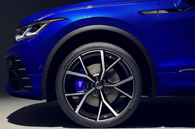 Свіжий інтер'єр, R-версія та гібрид: представлено оновлений Volkswagen Tiguan - фото 413428