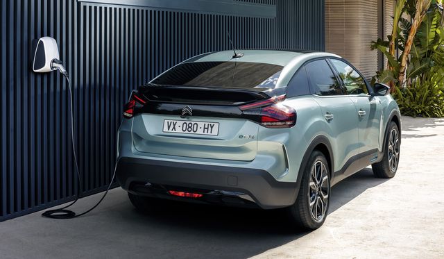 Citroën представили електромобіль-конкурент Nissan Leaf - фото 413541