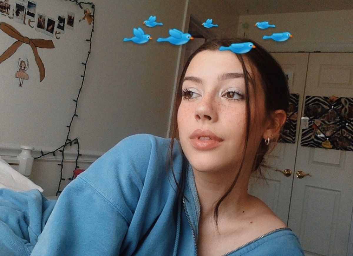 Чому не варто пробивати вуха під час пандемії: епічне відео