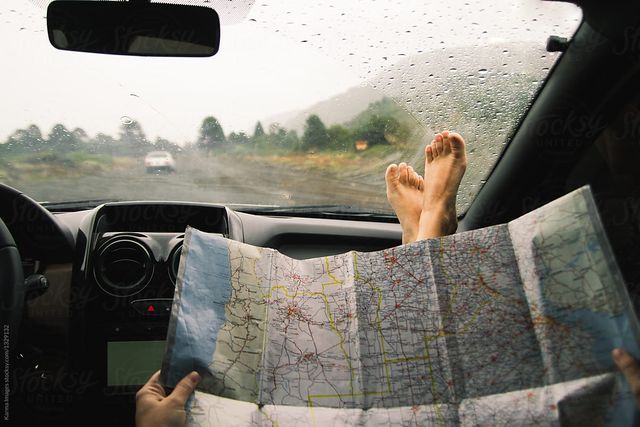 Пасажири та водій мають дотримуватися правил безпеки - фото 413571