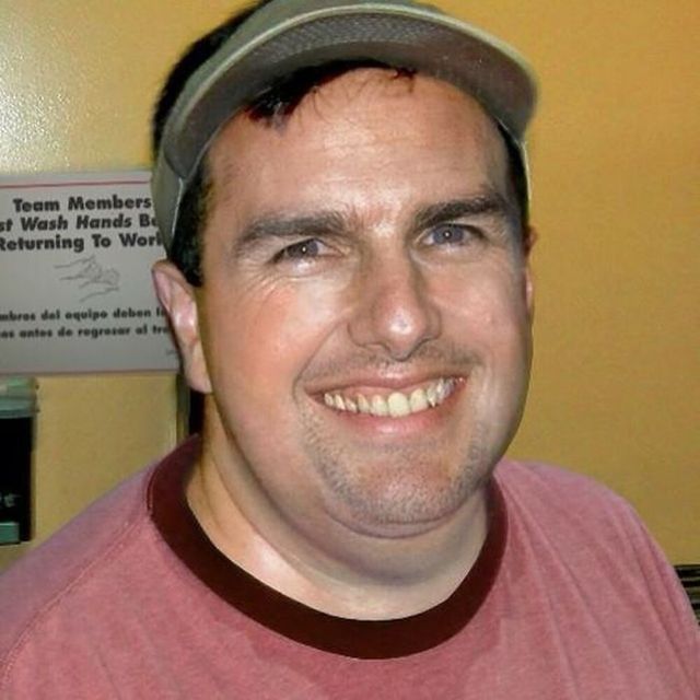 Як могли б виглядати голлівудські зірки, якби були звичайними людьми: фотодобірка - фото 413607