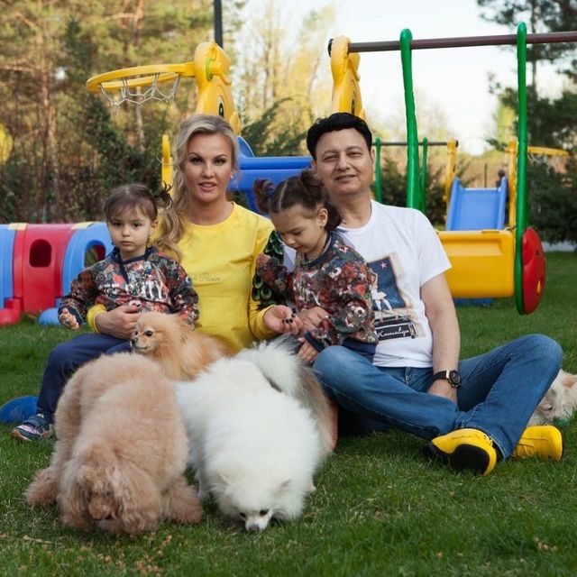 Лабрадор Melovina і болонка Каменських: добірка зіркових песиків до Дня собак - фото 413660