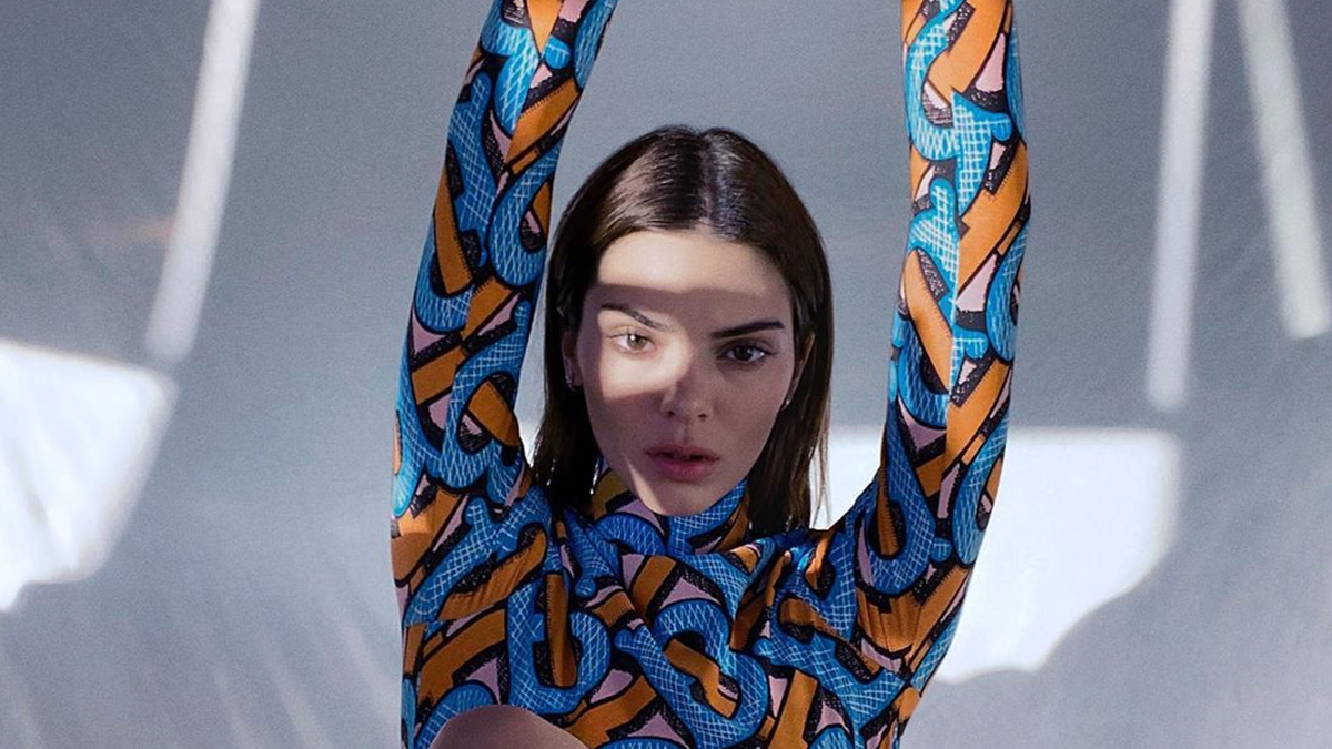 У рекламній кампанії Burberry знялася віртуальна версія Кендалл Дженнер