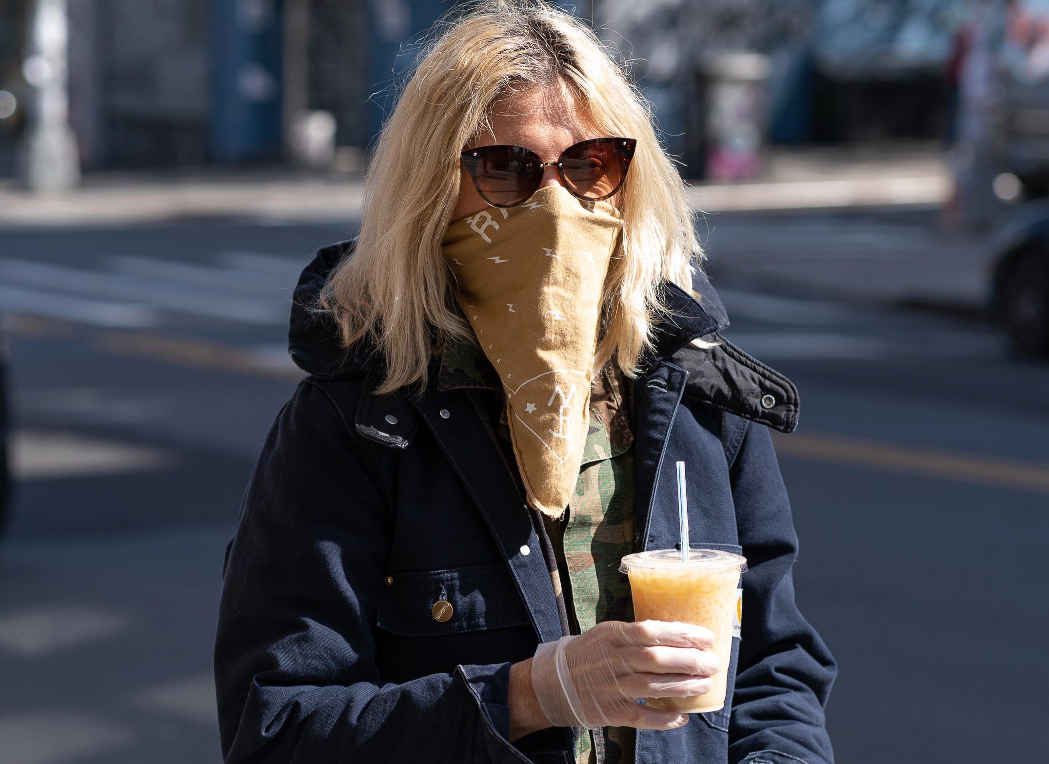 Науковці закликали не використовувати бандани замість захисних масок