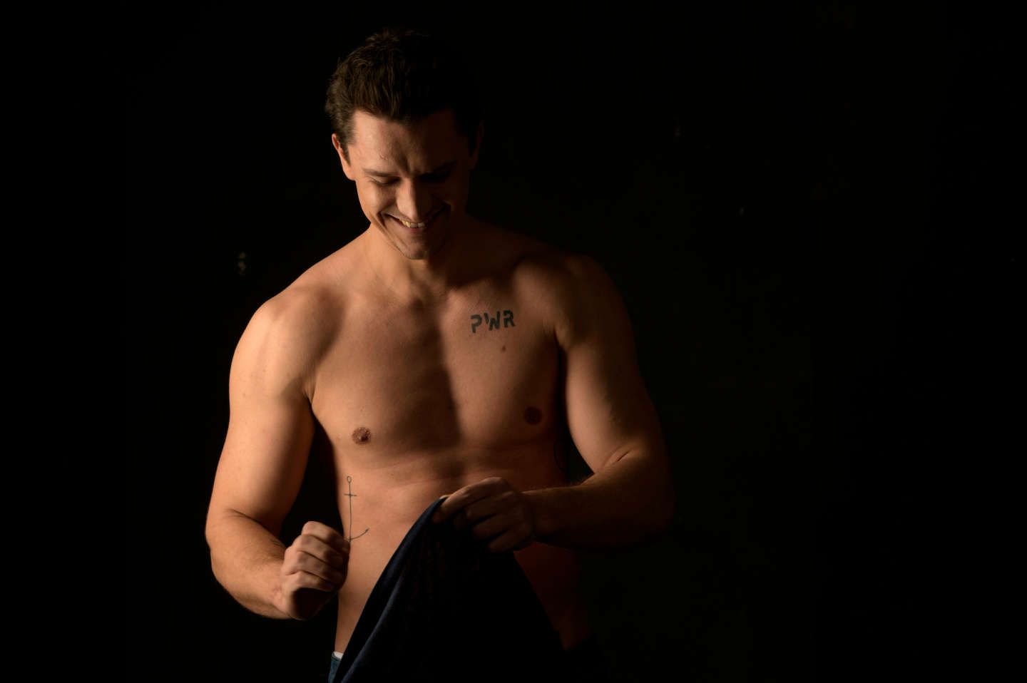 Зірка Кріпосної Тарас Цимбалюк роздягнувся для зйомки