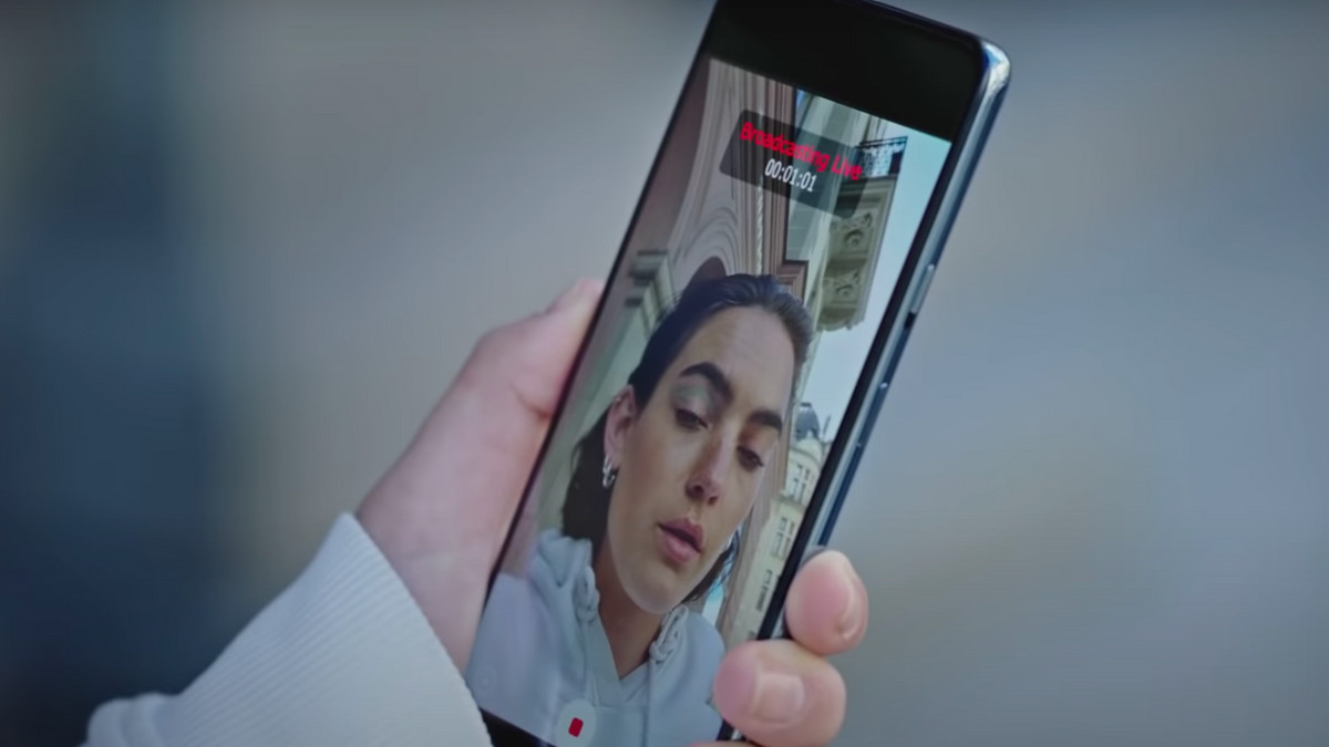 OnePlus Nord отримає плоский AMOLED-екран - фото 1
