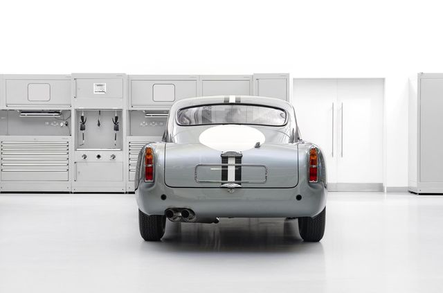 На продаж виставили перший екземпляр 'перевипущеного' Aston Martin DB4 GT - фото 413969