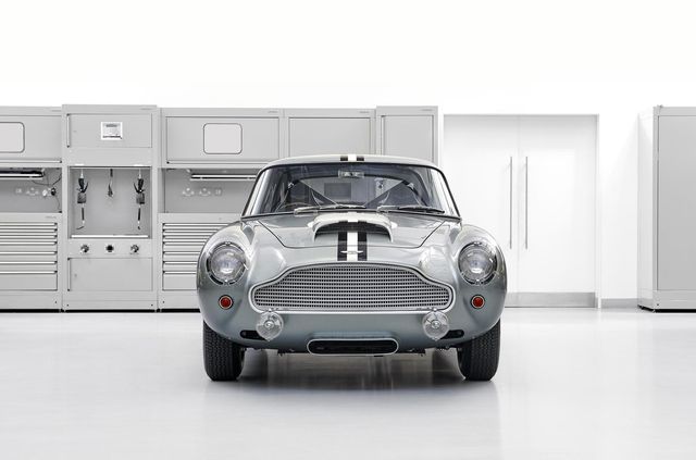На продаж виставили перший екземпляр 'перевипущеного' Aston Martin DB4 GT - фото 413972