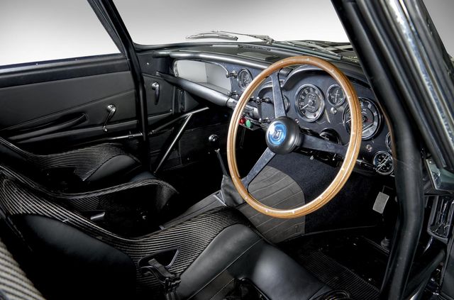 На продаж виставили перший екземпляр 'перевипущеного' Aston Martin DB4 GT - фото 413974