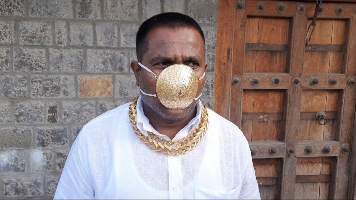 Індієць носить захисну маску з золота - фото 1