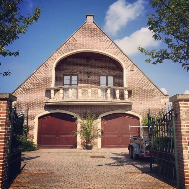 Потворна бельгійська архітектура, яка дивує: епічні фото - фото 414111