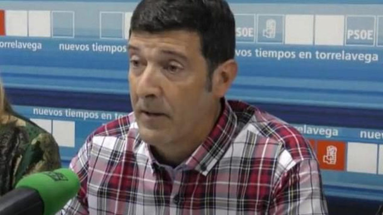 Політик Іспанії сходив у душ під час онлайн-конференції з увімкнутою камерою: епічне відео