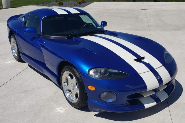 У США продають спорткар Dodge Viper 1996 року без пробігу: фото - фото 414250