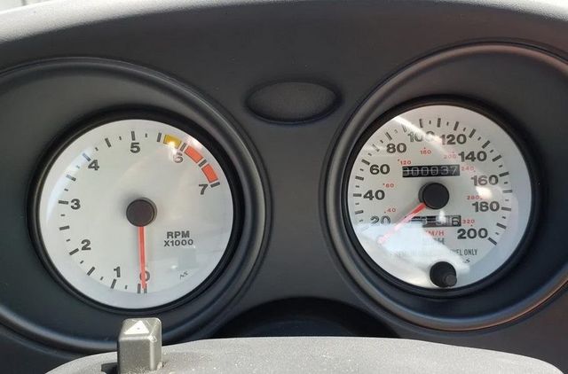 У США продають спорткар Dodge Viper 1996 року без пробігу: фото - фото 414251