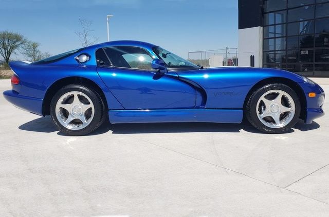 У США продають спорткар Dodge Viper 1996 року без пробігу: фото - фото 414252