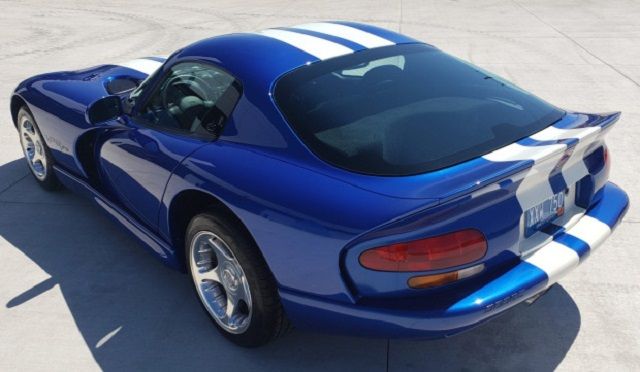 У США продають спорткар Dodge Viper 1996 року без пробігу: фото - фото 414253