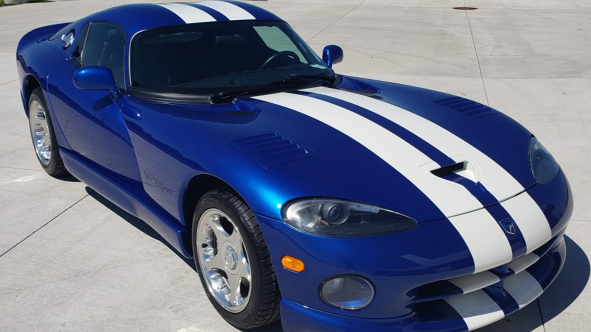 У США продають спорткар Dodge Viper 1996 року без пробігу: фото