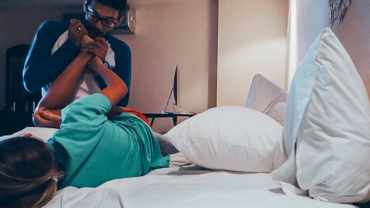 Вчені пояснили, чому люди бояться лоскоту