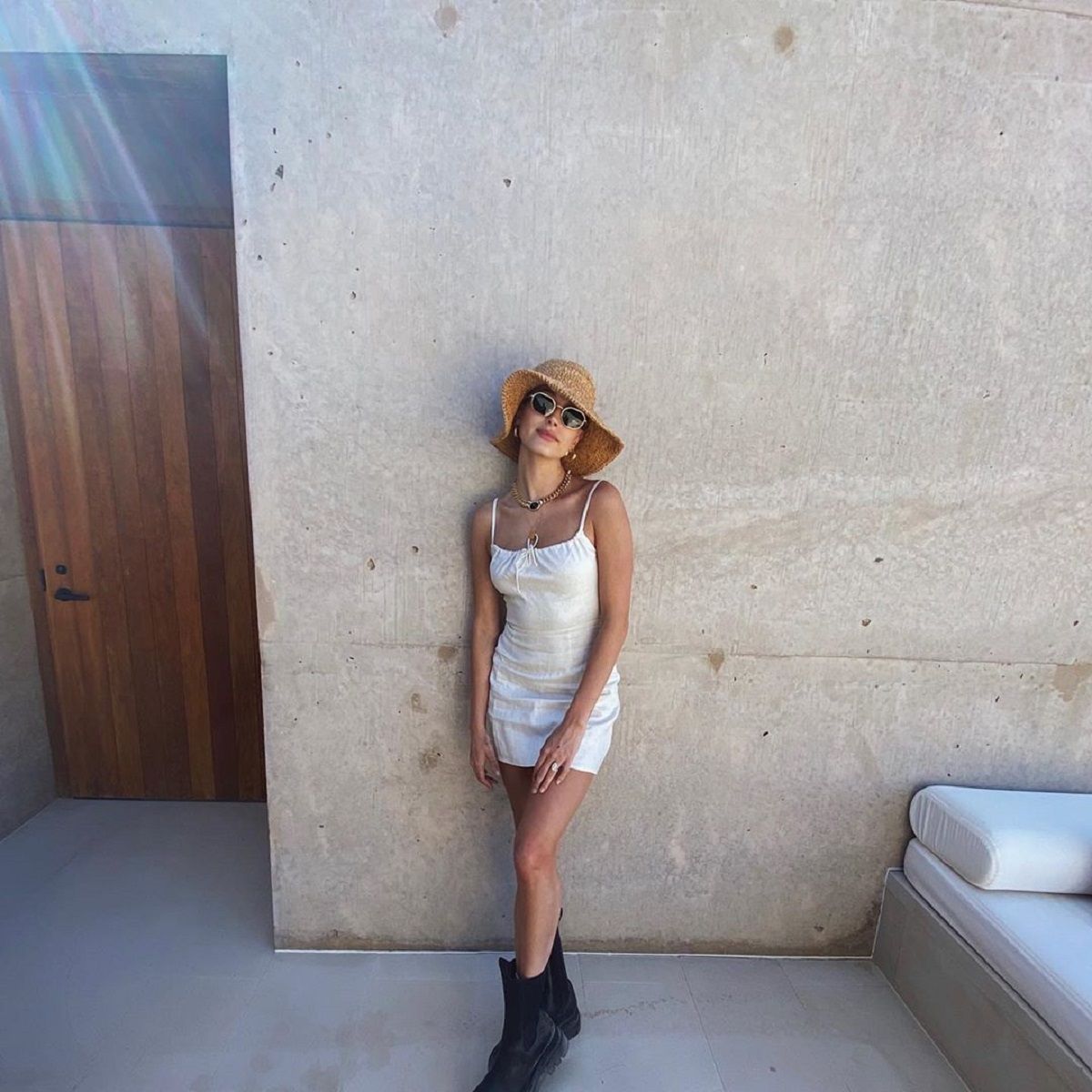 Хейлі Бібер показала ефектні форми - фото 1