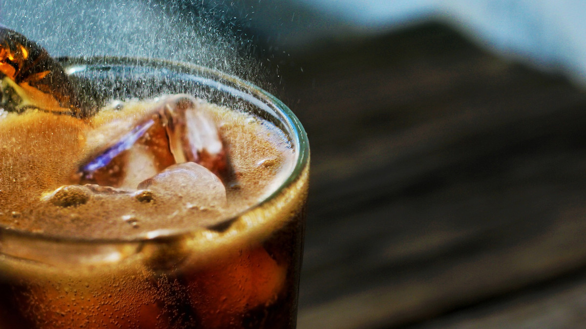 Чому не варто пити кока-колу з ментосом - фото 1