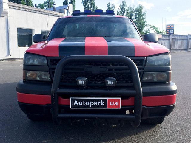 В Україні продають авто, на якому їздив Зеленський у серіалі Слуга народу - фото 414609