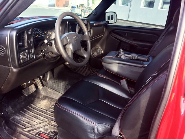 В Україні продають авто, на якому їздив Зеленський у серіалі Слуга народу - фото 414610