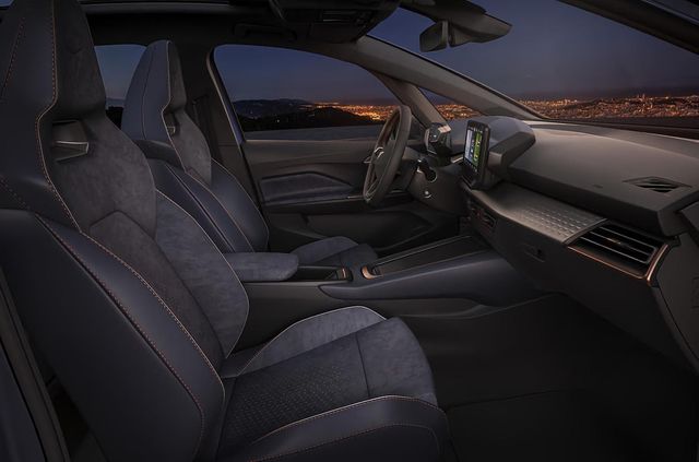 Cupra показала 'заряджений' електричний хетчбек - фото 414670