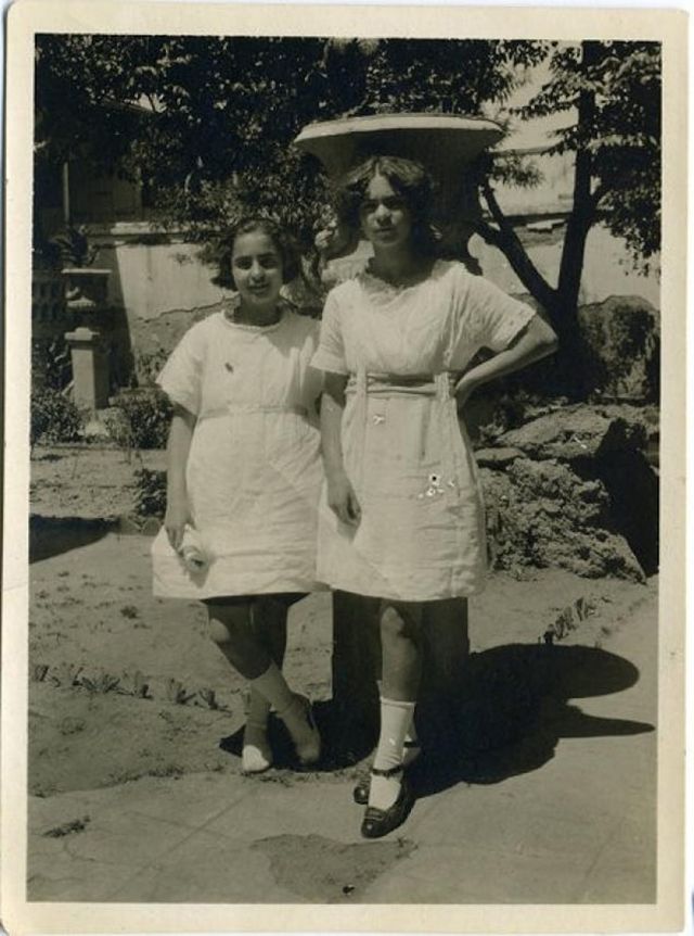 Чарівна та стильна: дивіться на фото юної Фріди Кало - фото 414706