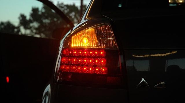 Коли потрібно вмикати сигнал повороту: нагадування для водіїв - фото 414952