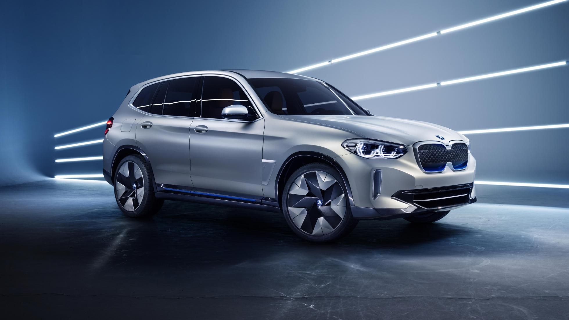 Відома дата дебюту електричного кросовера BMW iX3