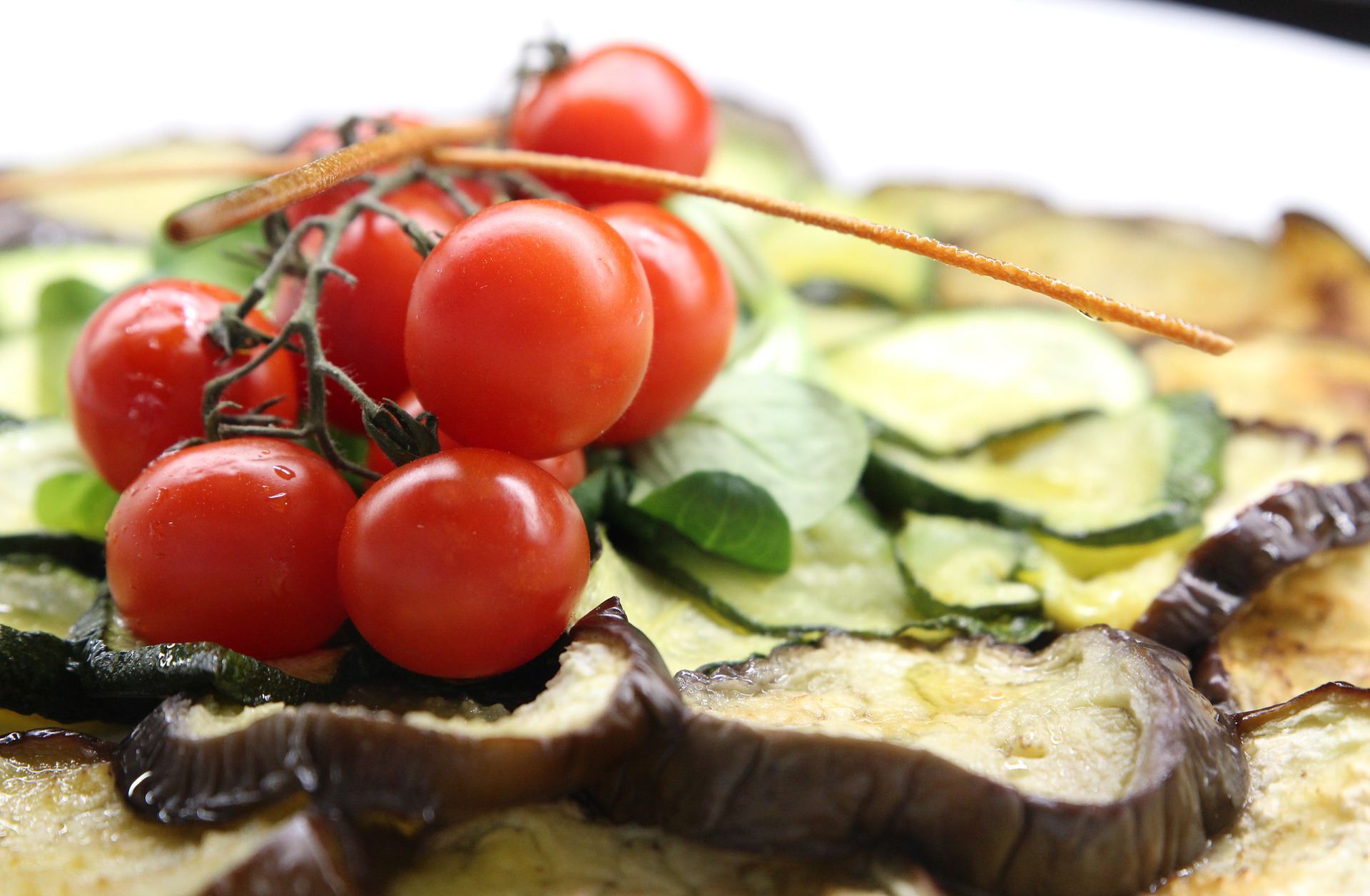 Багаті на вітаміни літні продукти, що бадьорять