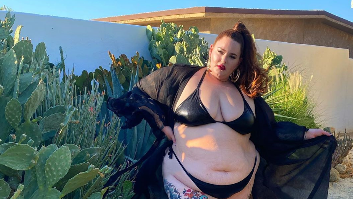 Найпишніша модель у світі вперше приміряла стрінги: відверте відео