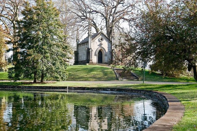 У Нью-Йорку відкрили моторошну вакансію: працівнику заплатять за проживання на кладовищі - фото 415083