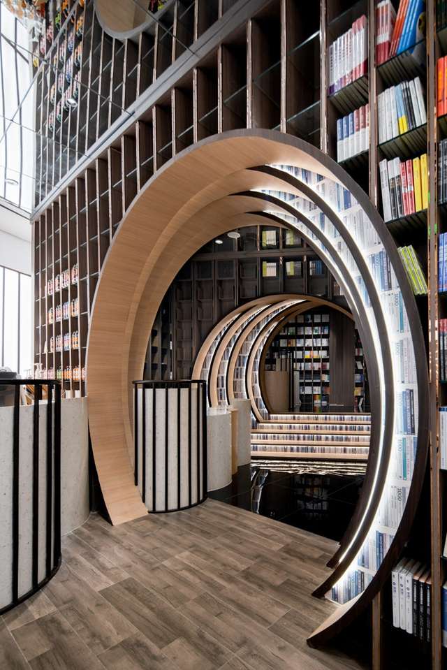 Книголюби оцінять: дивіться, як виглядає футуристична книгарня у Пекіні - фото 415194