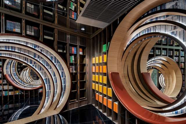 Книголюби оцінять: дивіться, як виглядає футуристична книгарня у Пекіні - фото 415196