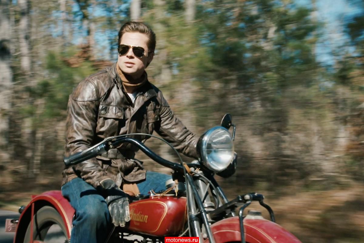 Бред Пітт приїхав у гості до Джолі на крутому мотоциклі: фото